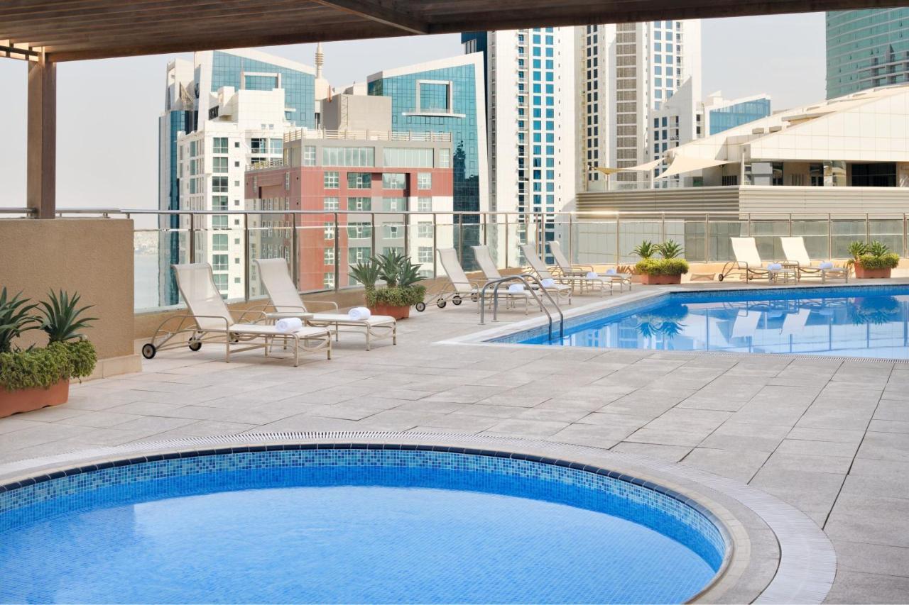 메리어트 이그제큐티브 아파트먼츠 마나마, 바레인 외부 사진 Rooftop pool